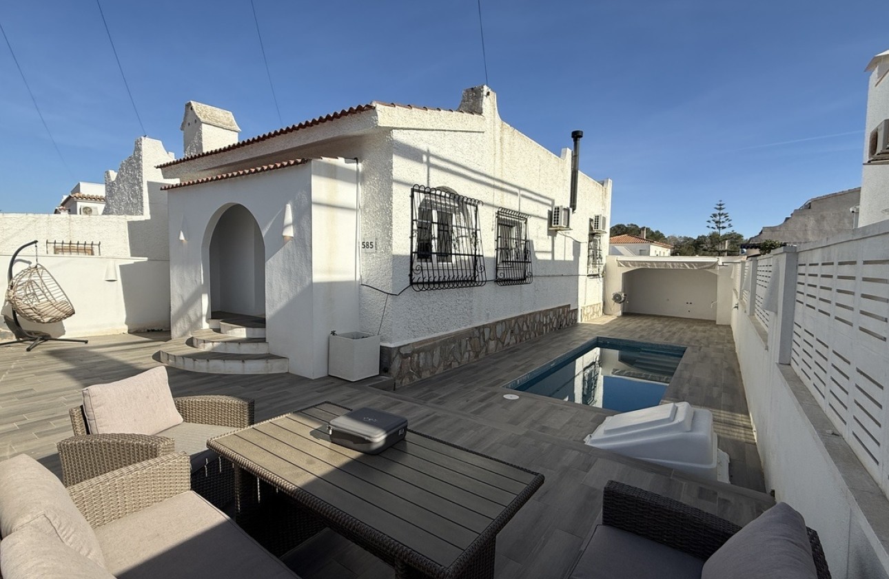 Herverkoop - Vrijstaande Villa -
Villamartín - Costa Blanca