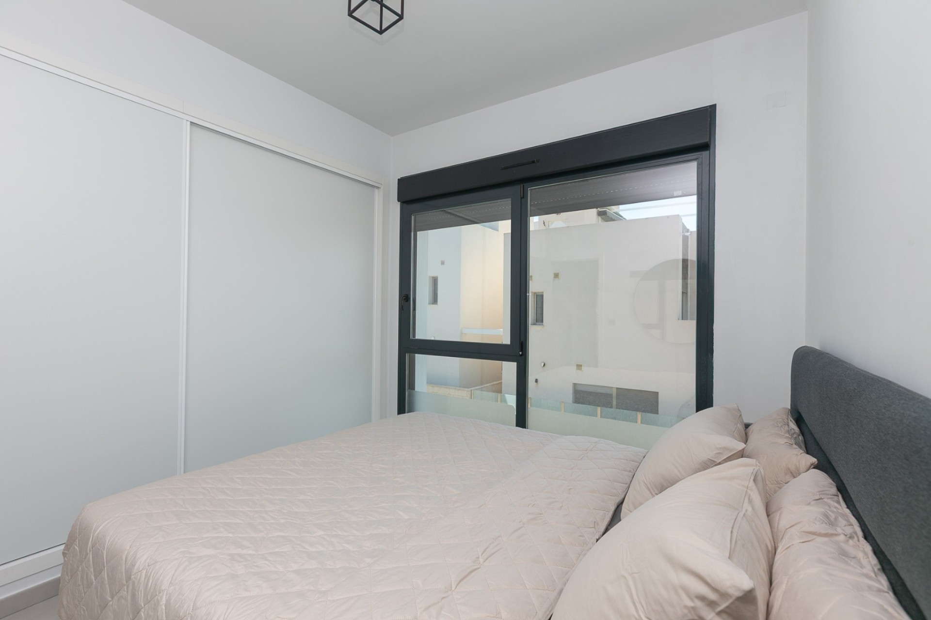 Herverkoop - Vrijstaande Villa -
Villamartín - Pau 26