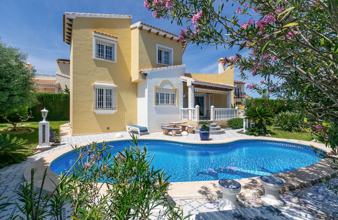 Herverkoop - Vrijstaande Villa -
Villamartín - Rioja