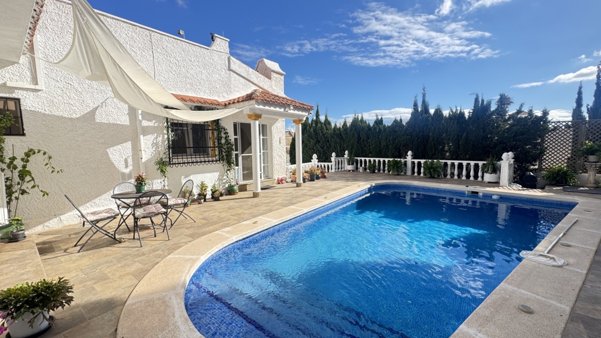 Herverkoop - Vrijstaande Villa -
Villamartín