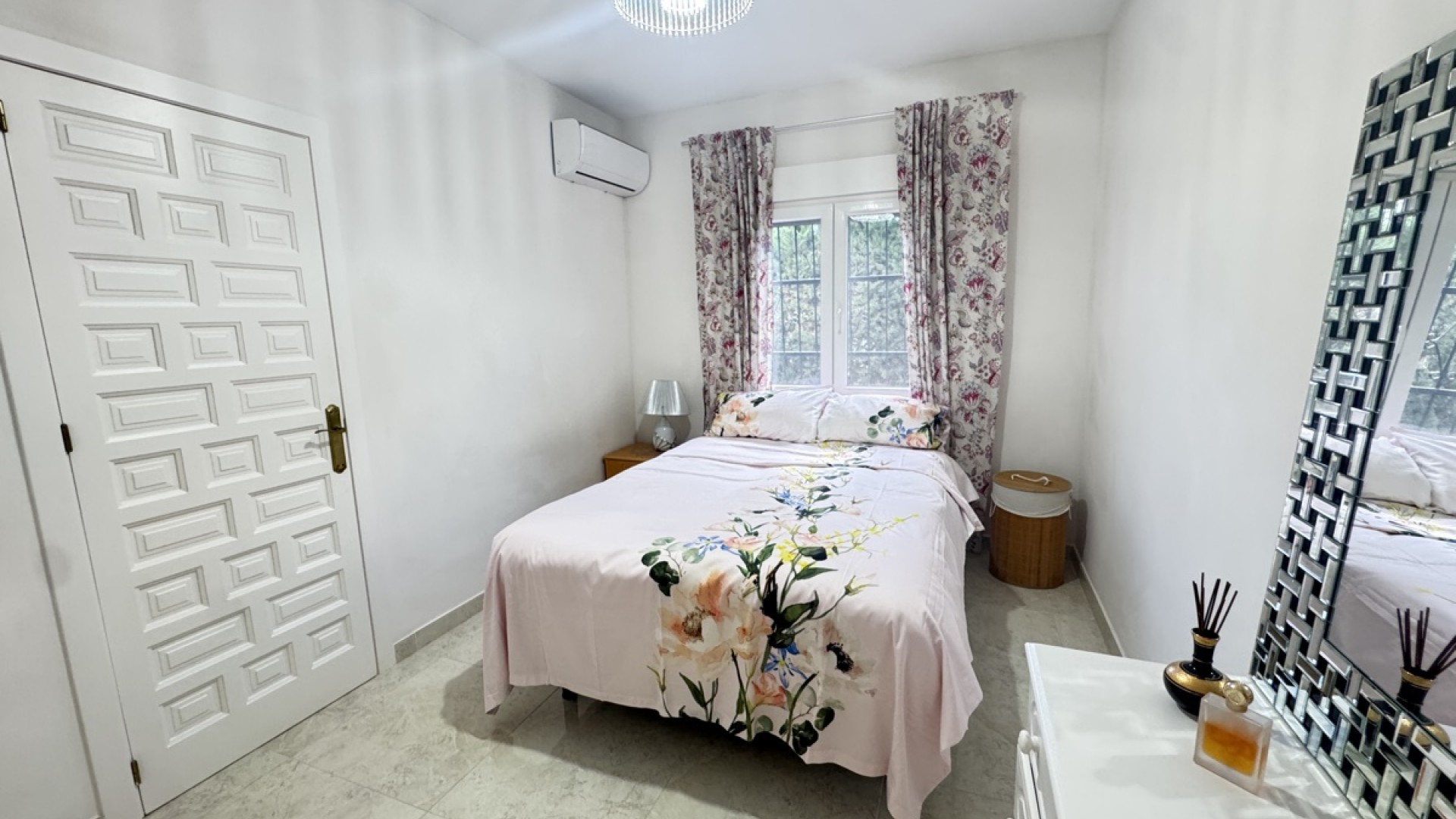 Herverkoop - Vrijstaande Villa -
Villamartín