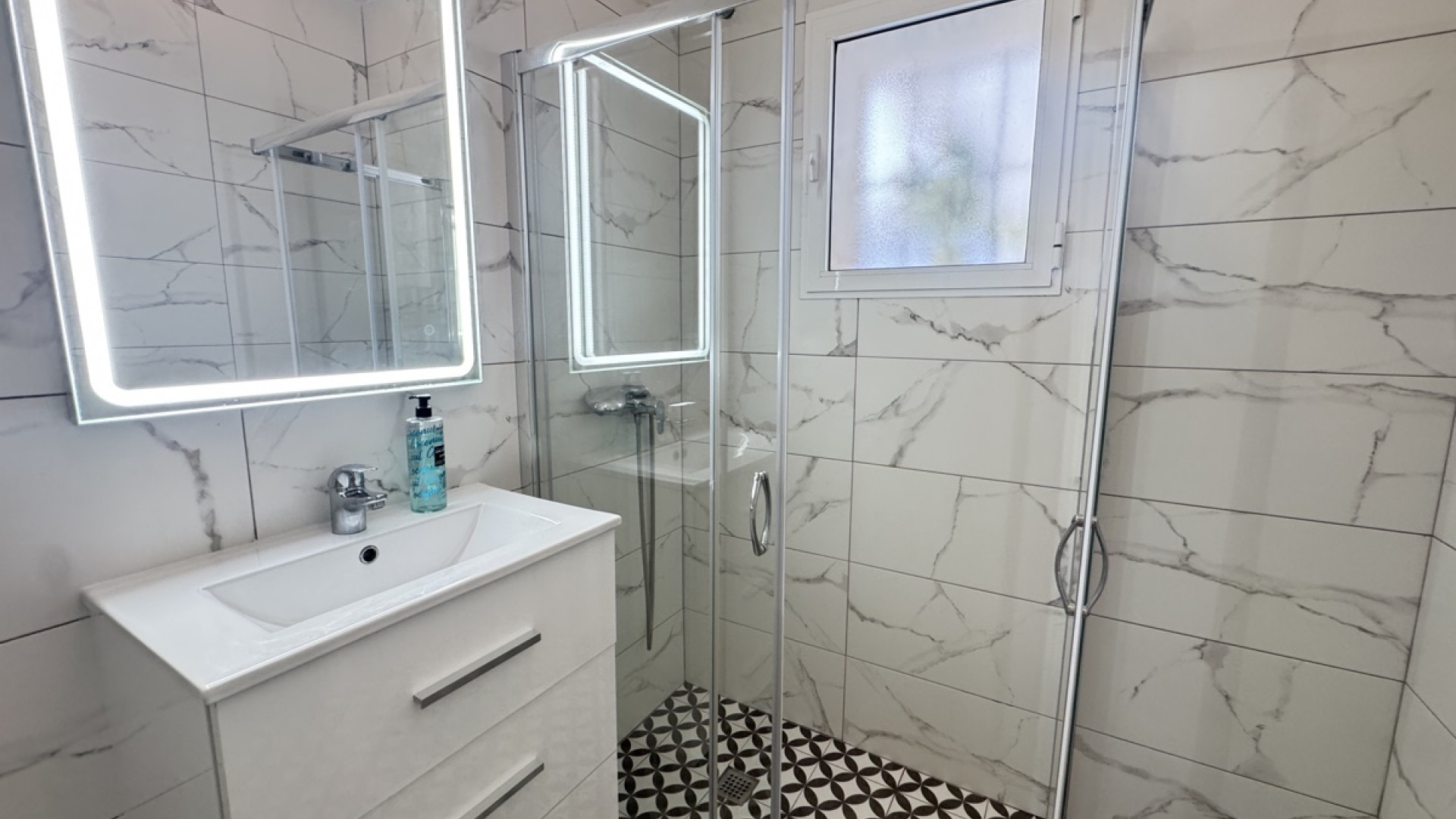 Herverkoop - Vrijstaande Villa -
Villamartín