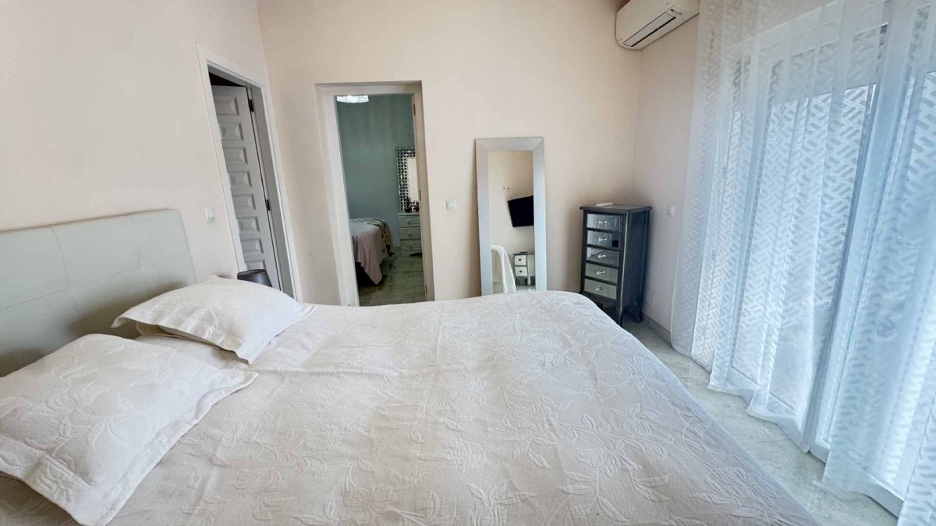 Herverkoop - Vrijstaande Villa -
Villamartín