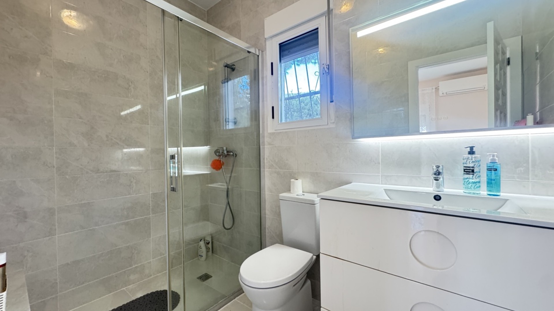 Herverkoop - Vrijstaande Villa -
Villamartín