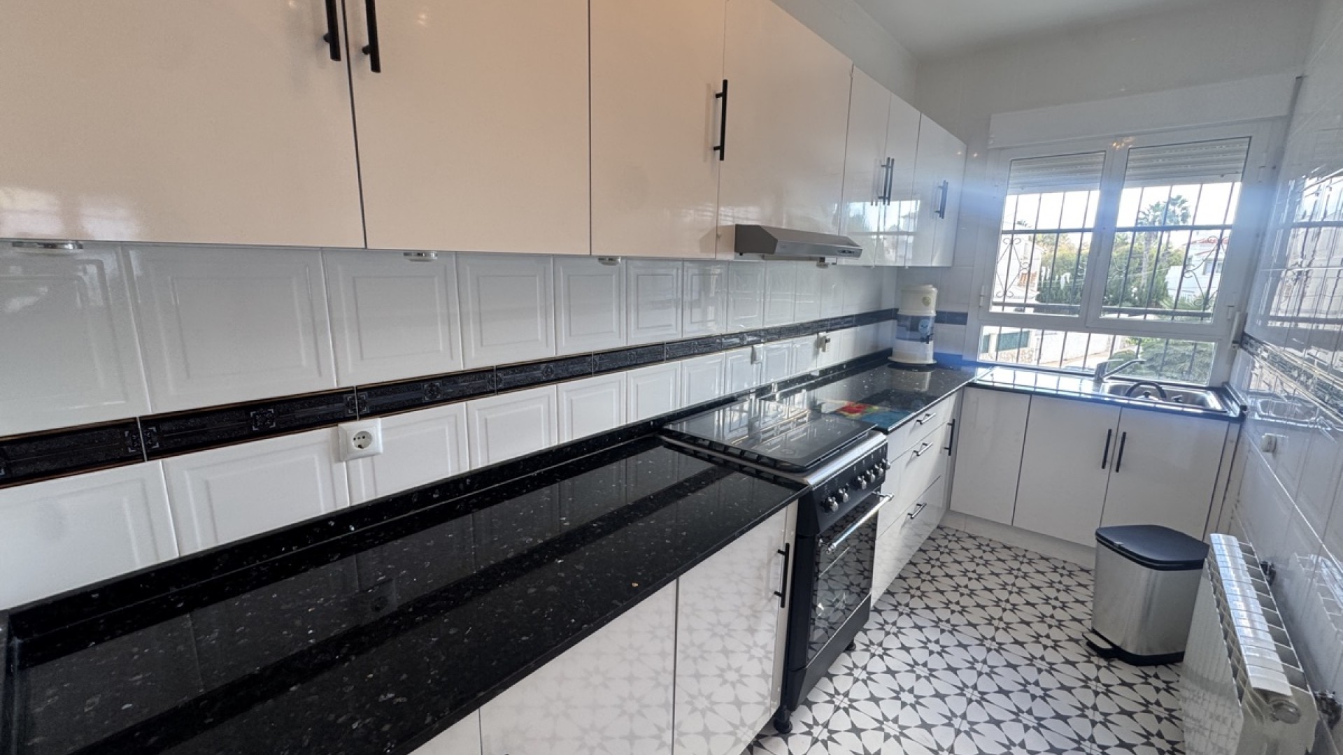 Herverkoop - Vrijstaande Villa -
Villamartín