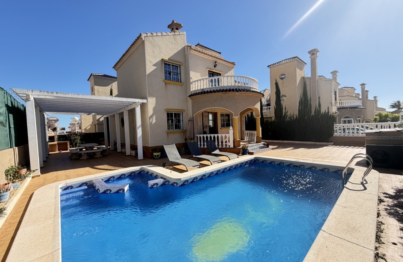 Herverkoop - Vrijstaande Villa -
Villamartín