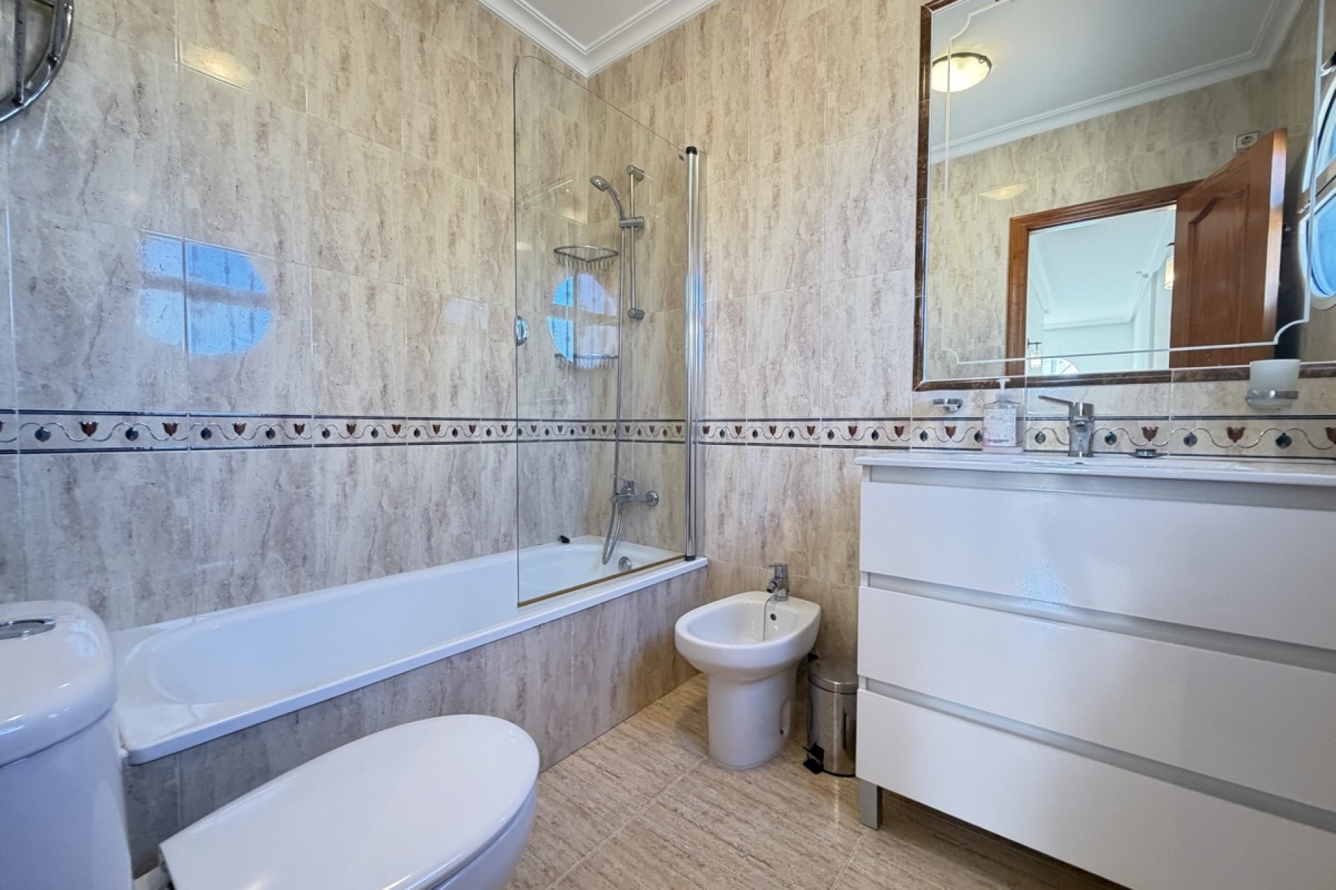 Herverkoop - Vrijstaande Villa -
Villamartín