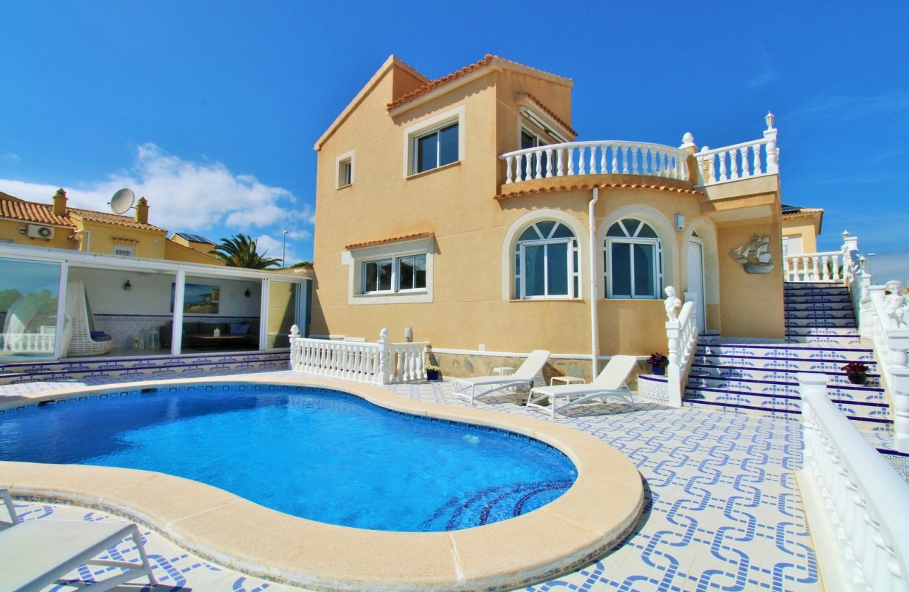 Herverkoop - Vrijstaande Villa -
Villamartín