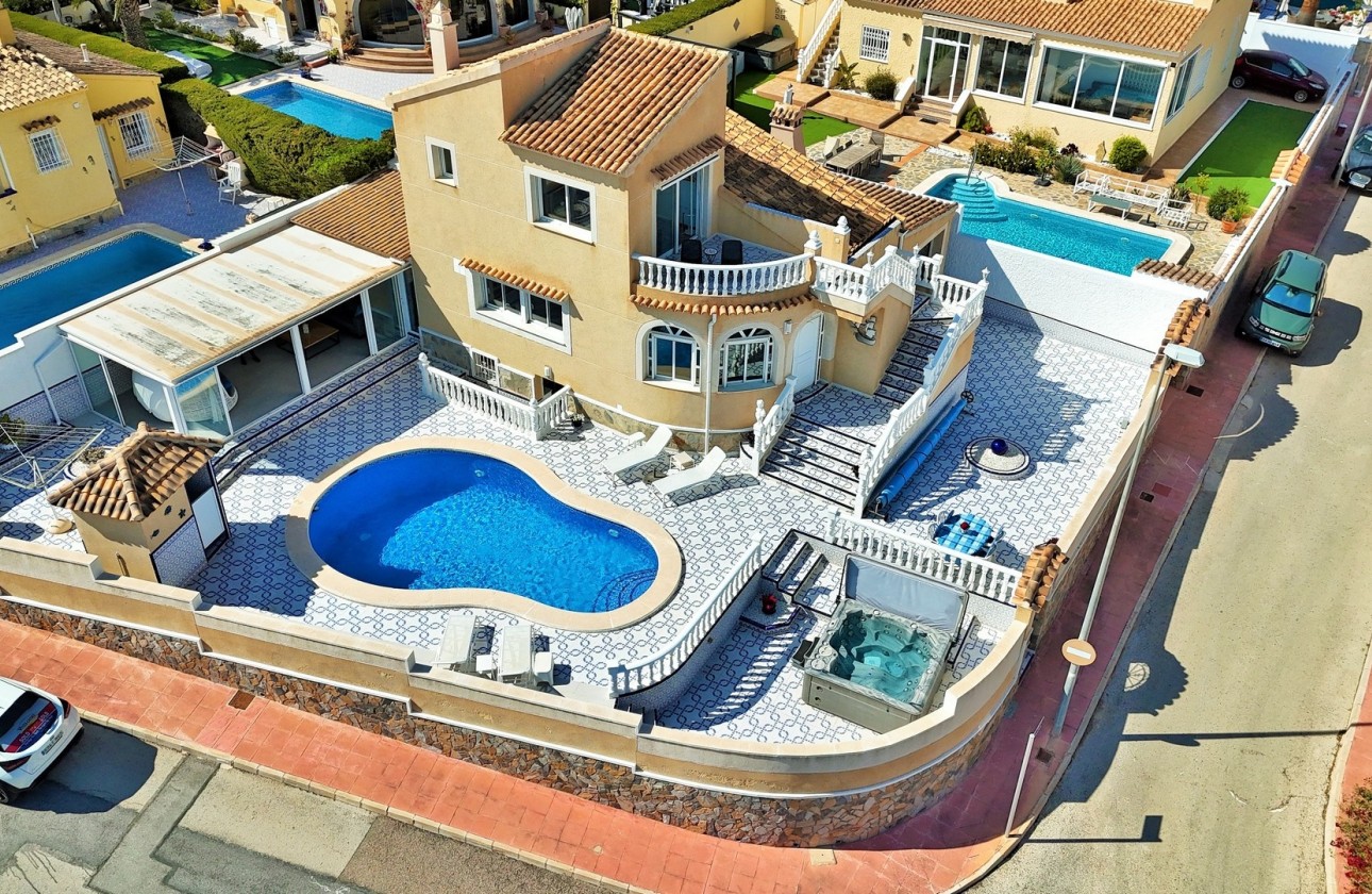 Herverkoop - Vrijstaande Villa -
Villamartín