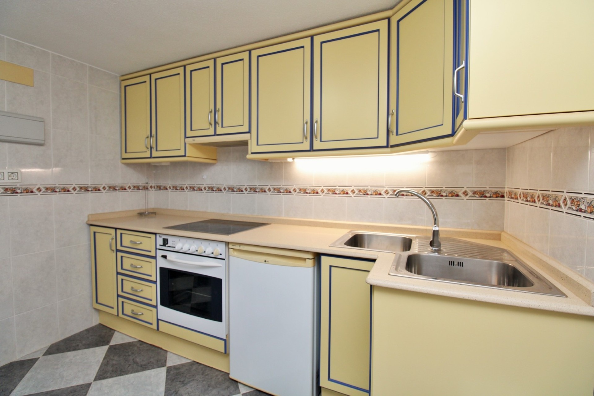 Herverkoop - Vrijstaande Villa -
Villamartín