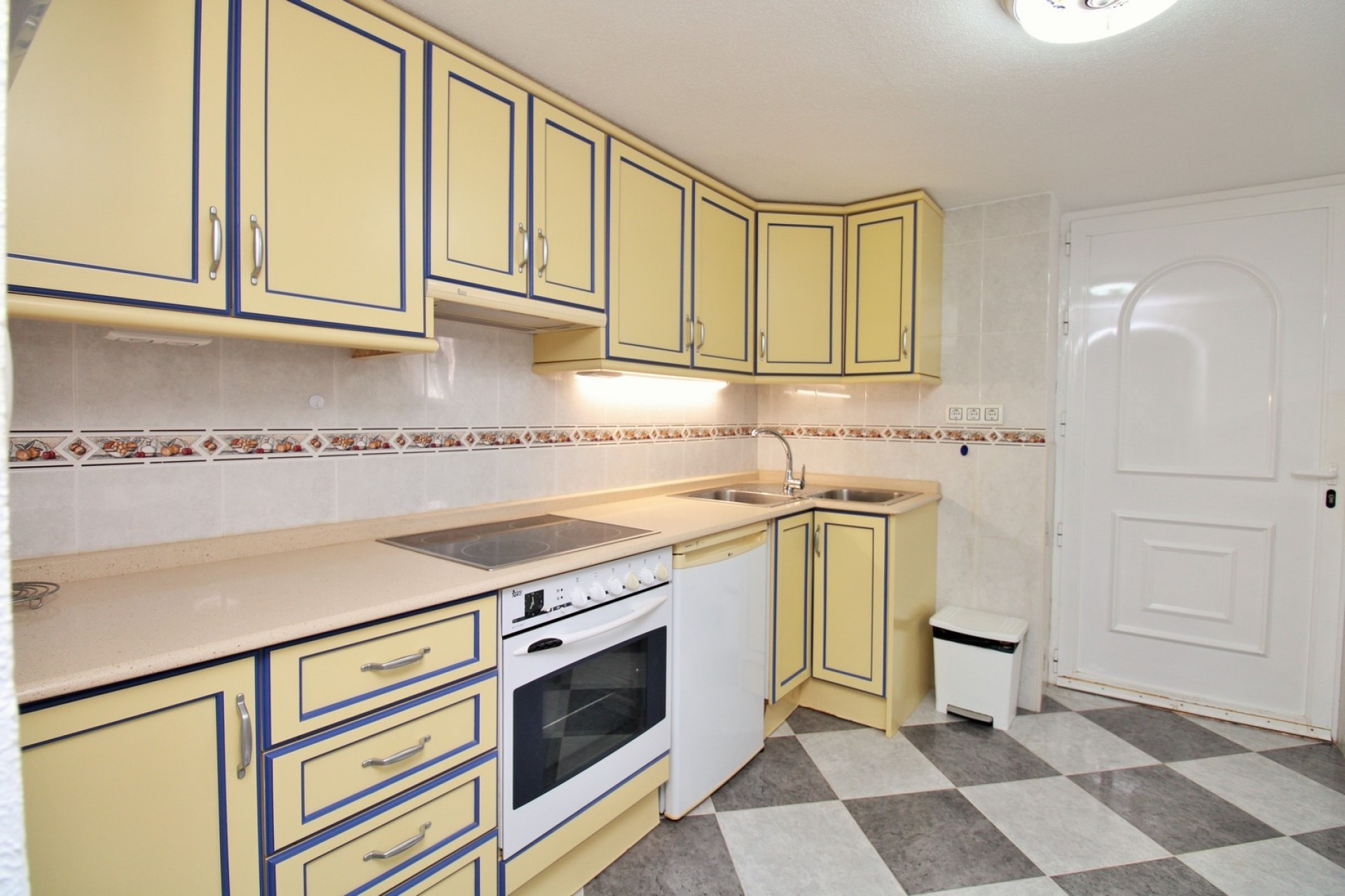 Herverkoop - Vrijstaande Villa -
Villamartín