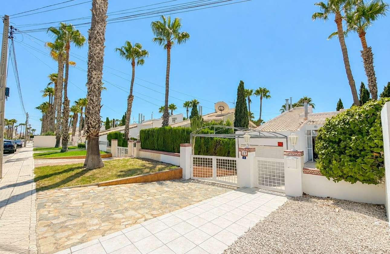 Herverkoop - Vrijstaande Villa -
Villamartín