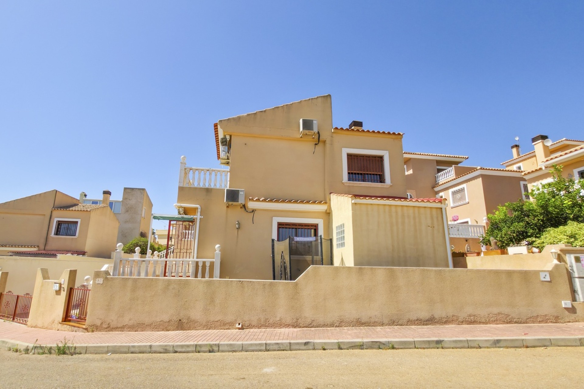 Herverkoop - Vrijstaande Villa -
Villamartín