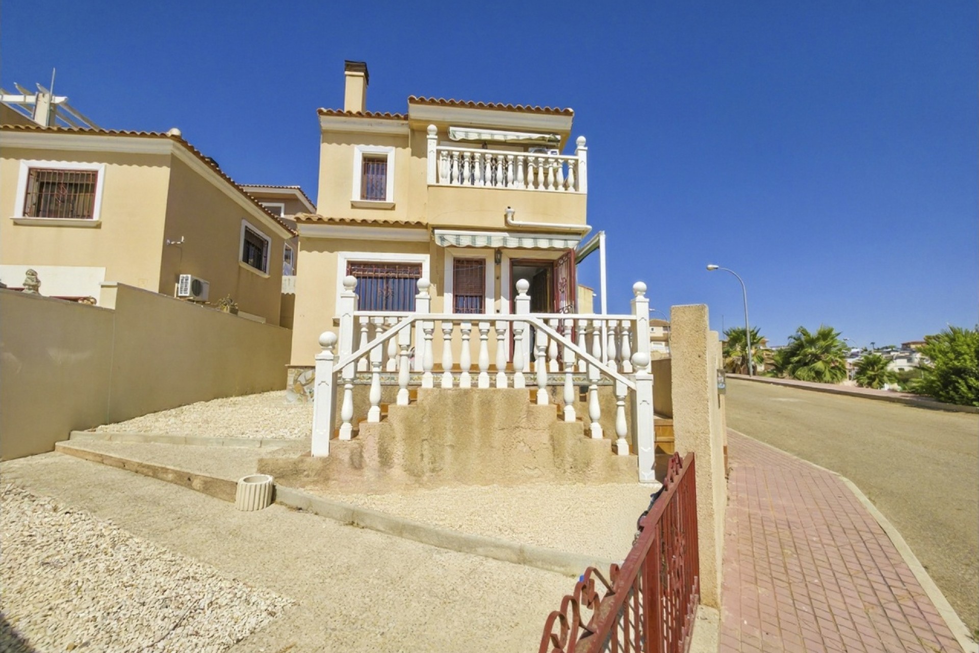 Herverkoop - Vrijstaande Villa -
Villamartín