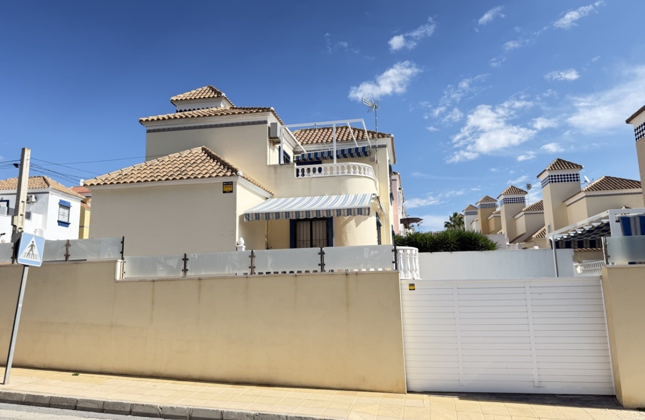 Herverkoop - Vrijstaande Villa -
Villamartín