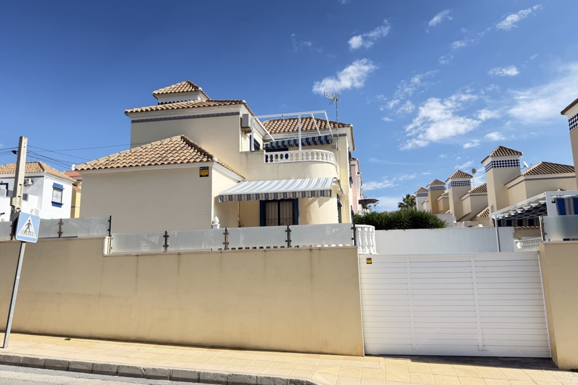 Herverkoop - Vrijstaande Villa -
Villamartín
