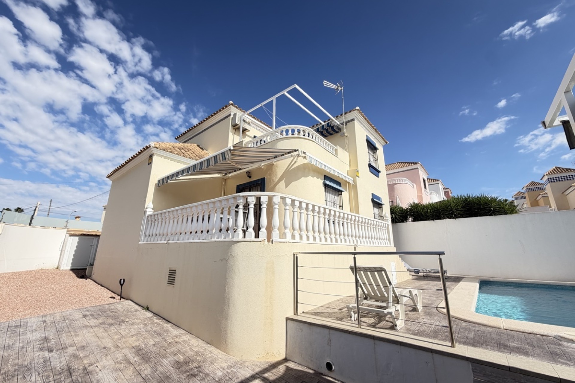Herverkoop - Vrijstaande Villa -
Villamartín