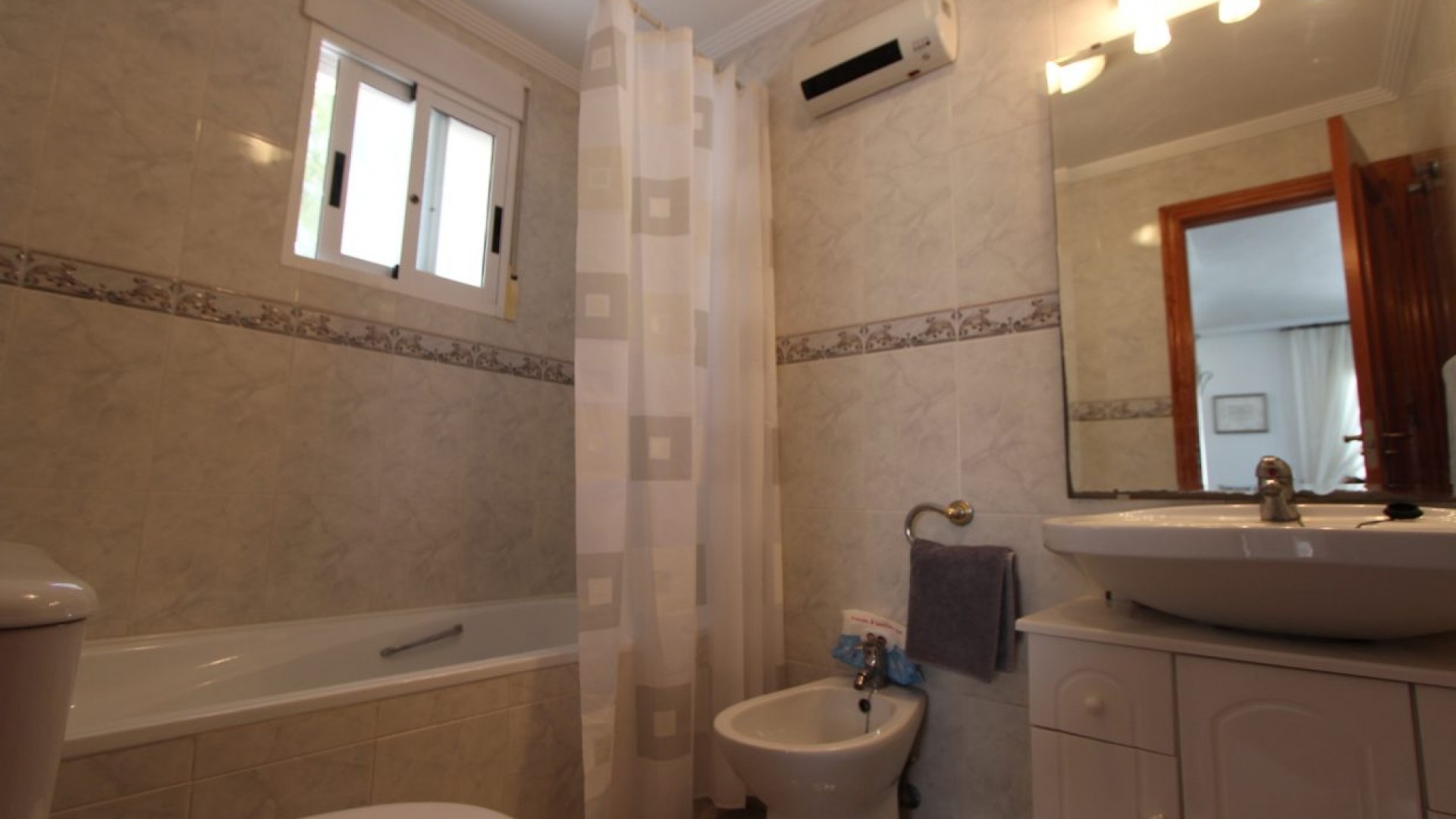 Herverkoop - Vrijstaande Villa -
Villamartín