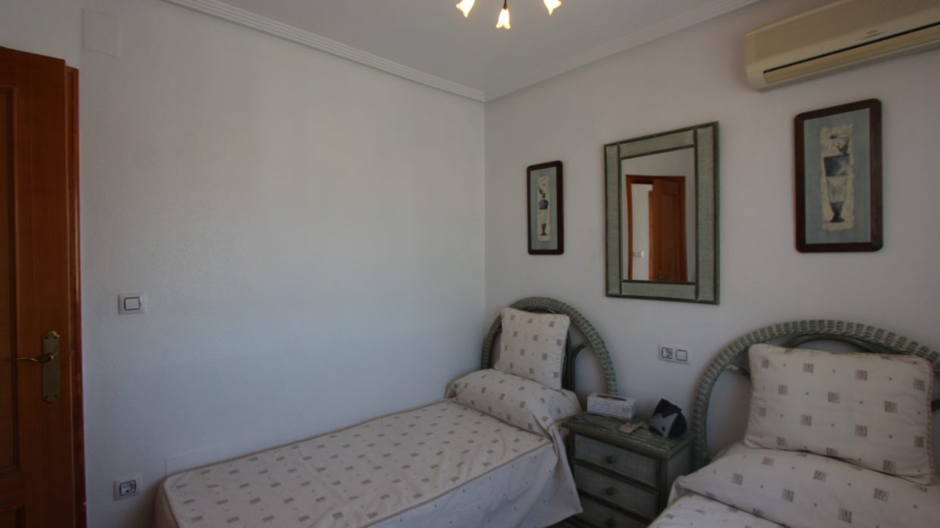 Herverkoop - Vrijstaande Villa -
Villamartín