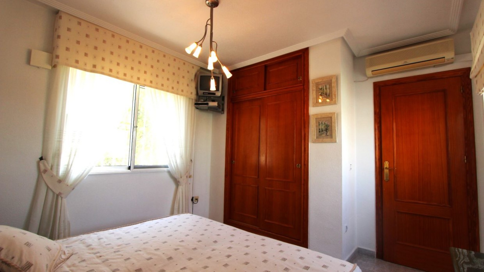 Herverkoop - Vrijstaande Villa -
Villamartín