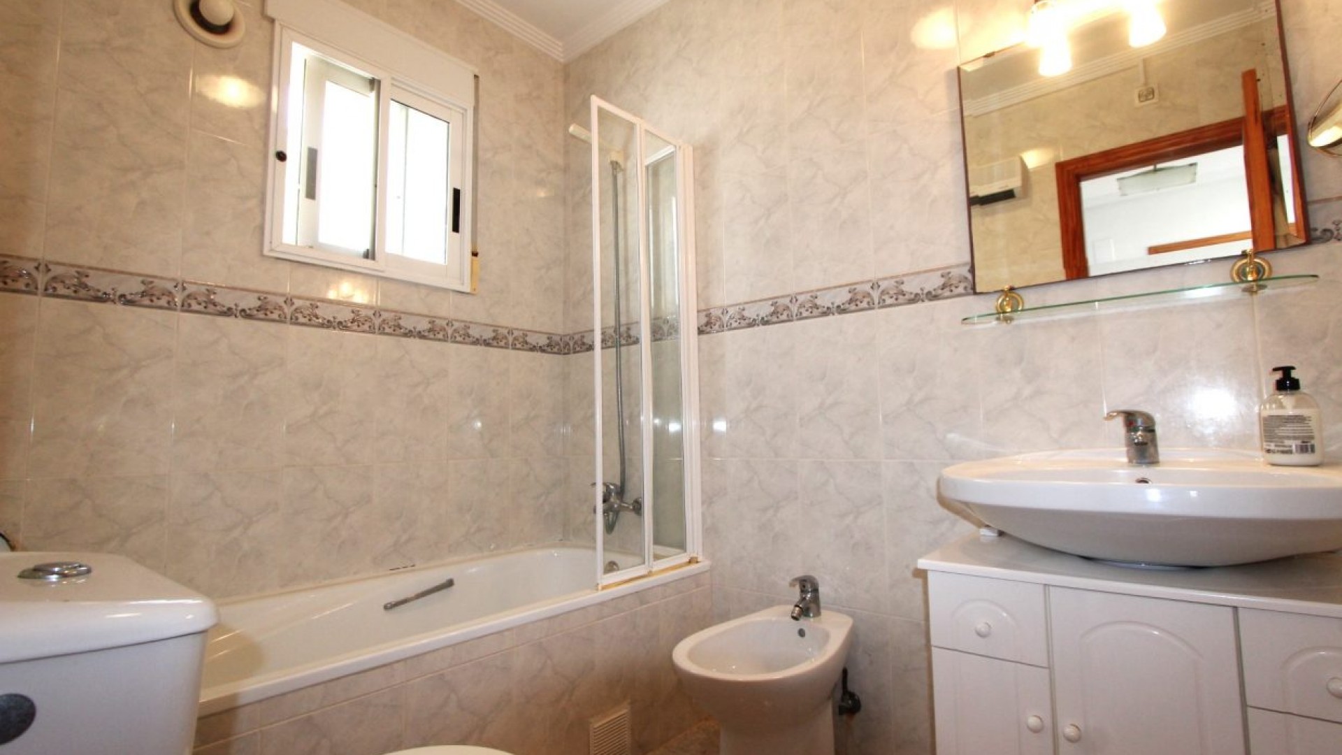 Herverkoop - Vrijstaande Villa -
Villamartín