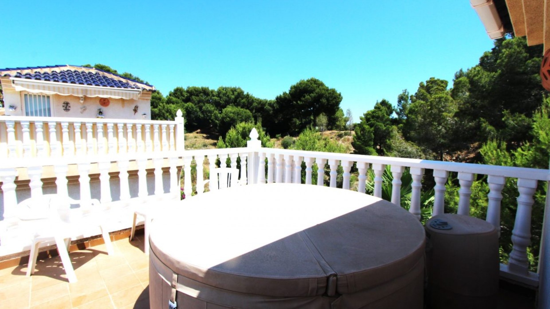 Herverkoop - Vrijstaande Villa -
Villamartín