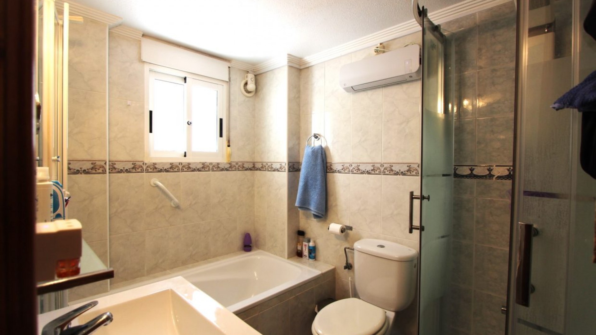 Herverkoop - Vrijstaande Villa -
Villamartín