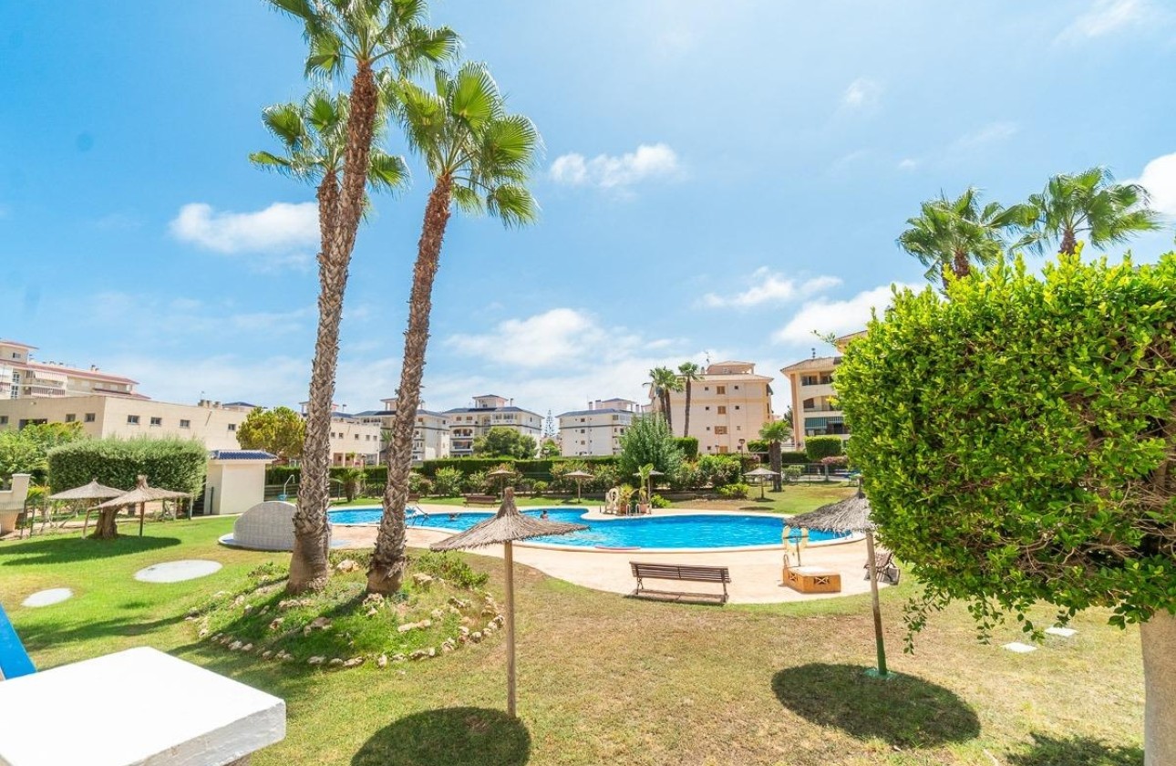 Location longue durée - Appartement -
Torrevieja - La Mata