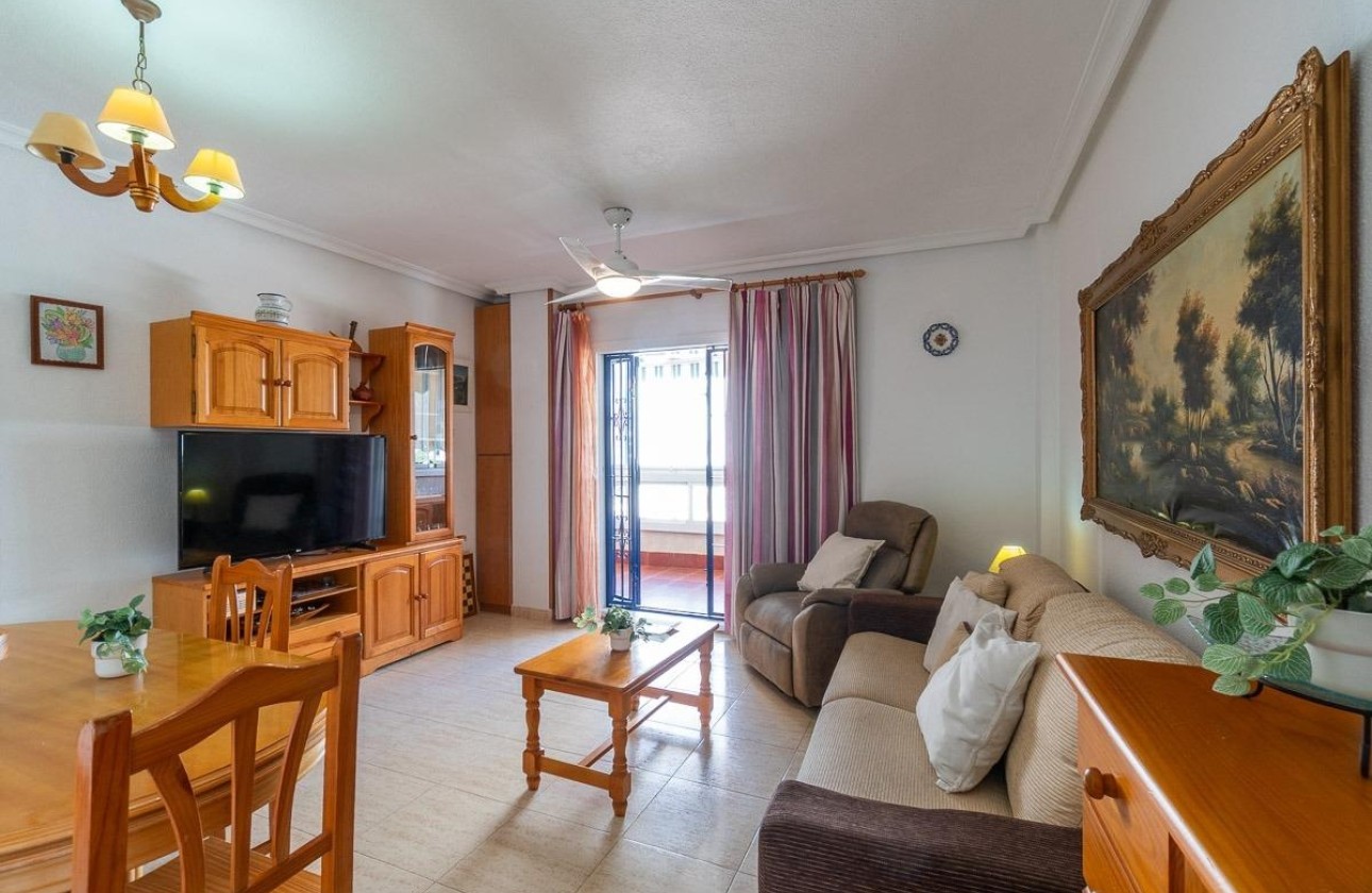 Location longue durée - Appartement -
Torrevieja - La Mata