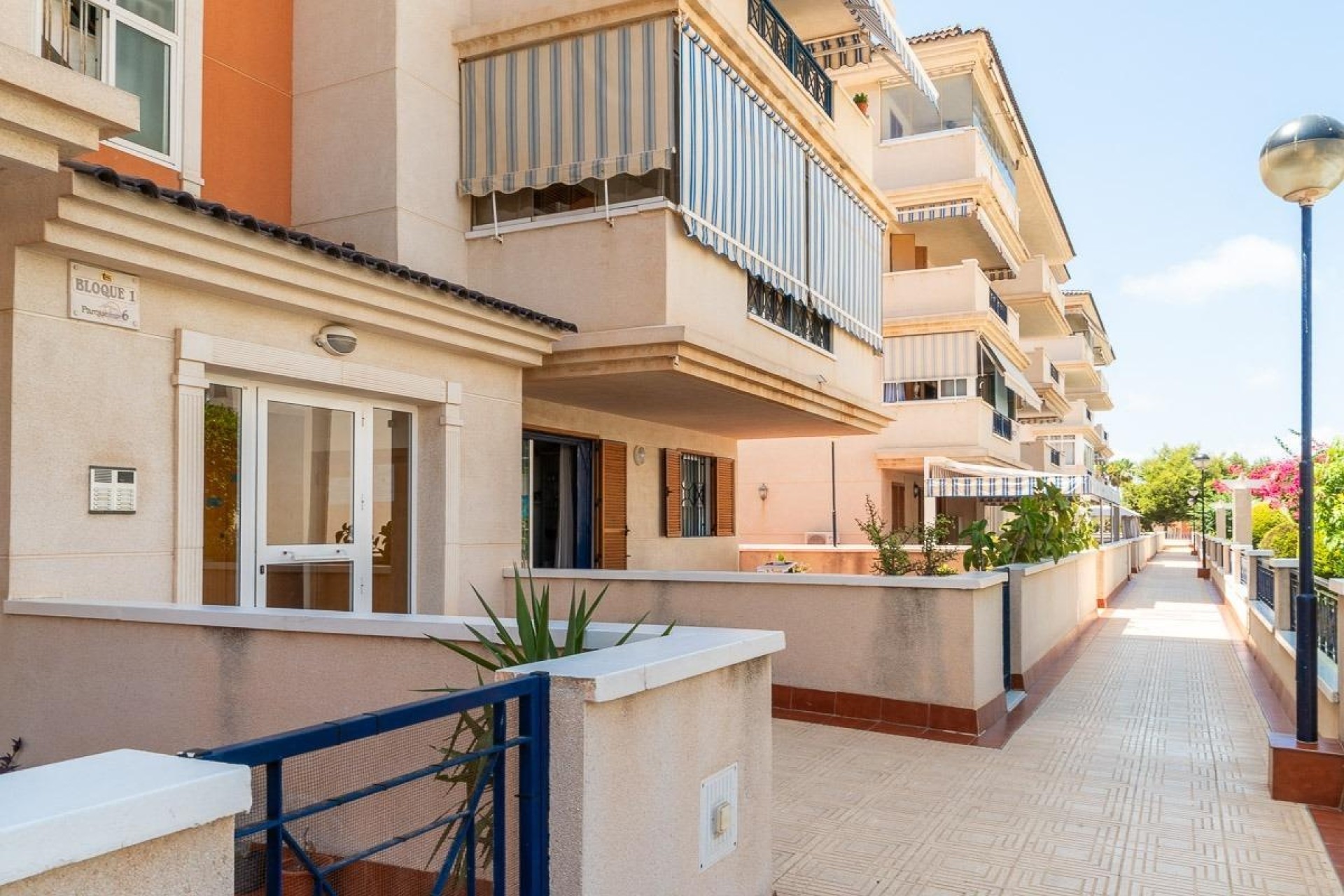 Location longue durée - Appartement -
Torrevieja - La Mata
