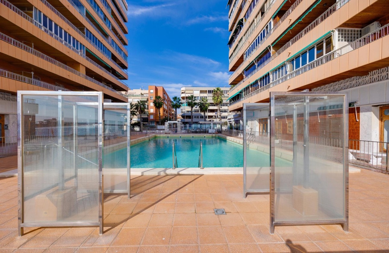 Location longue durée - Appartement -
Torrevieja - Playa del Acequión