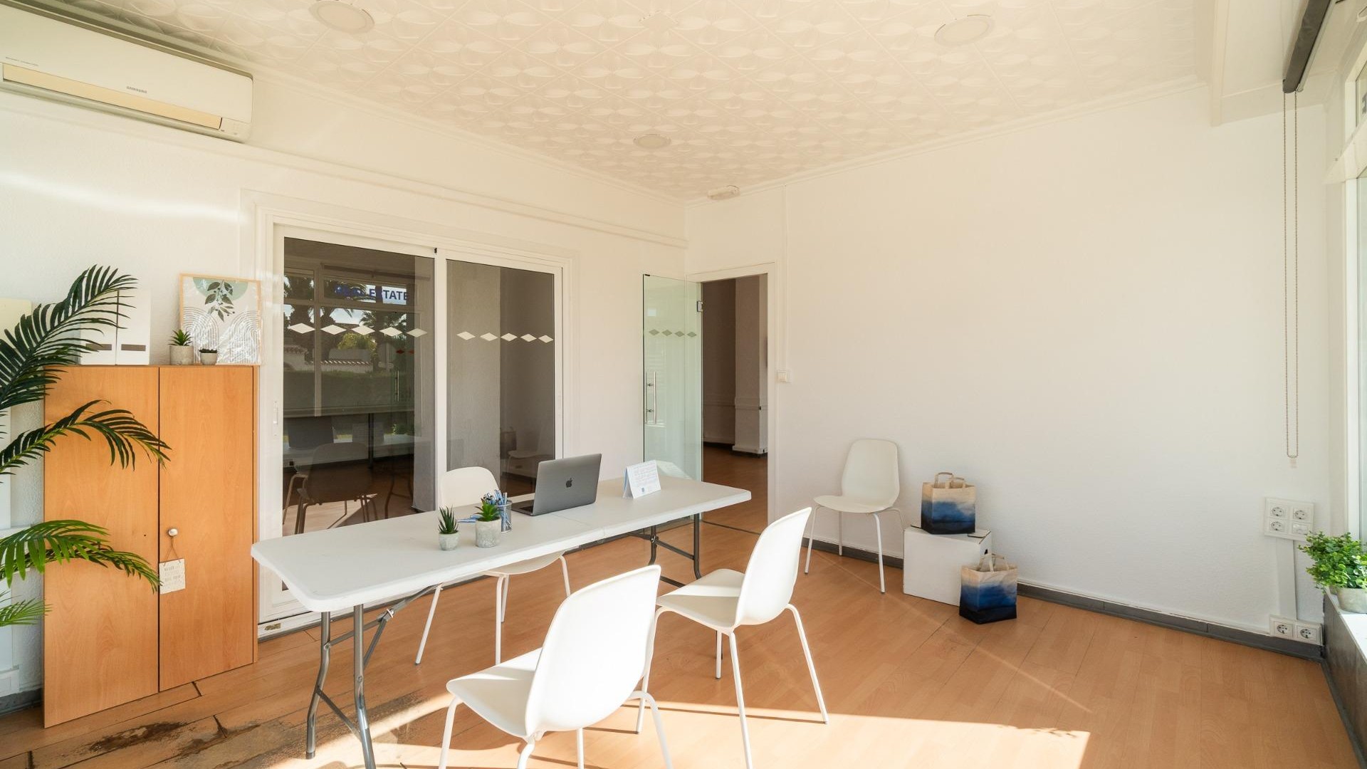 Long time Rental - Commercial -
Orihuela Costa - La Zenia