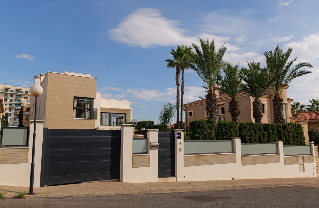 New Build - Freistehende Villa -
Torrevieja