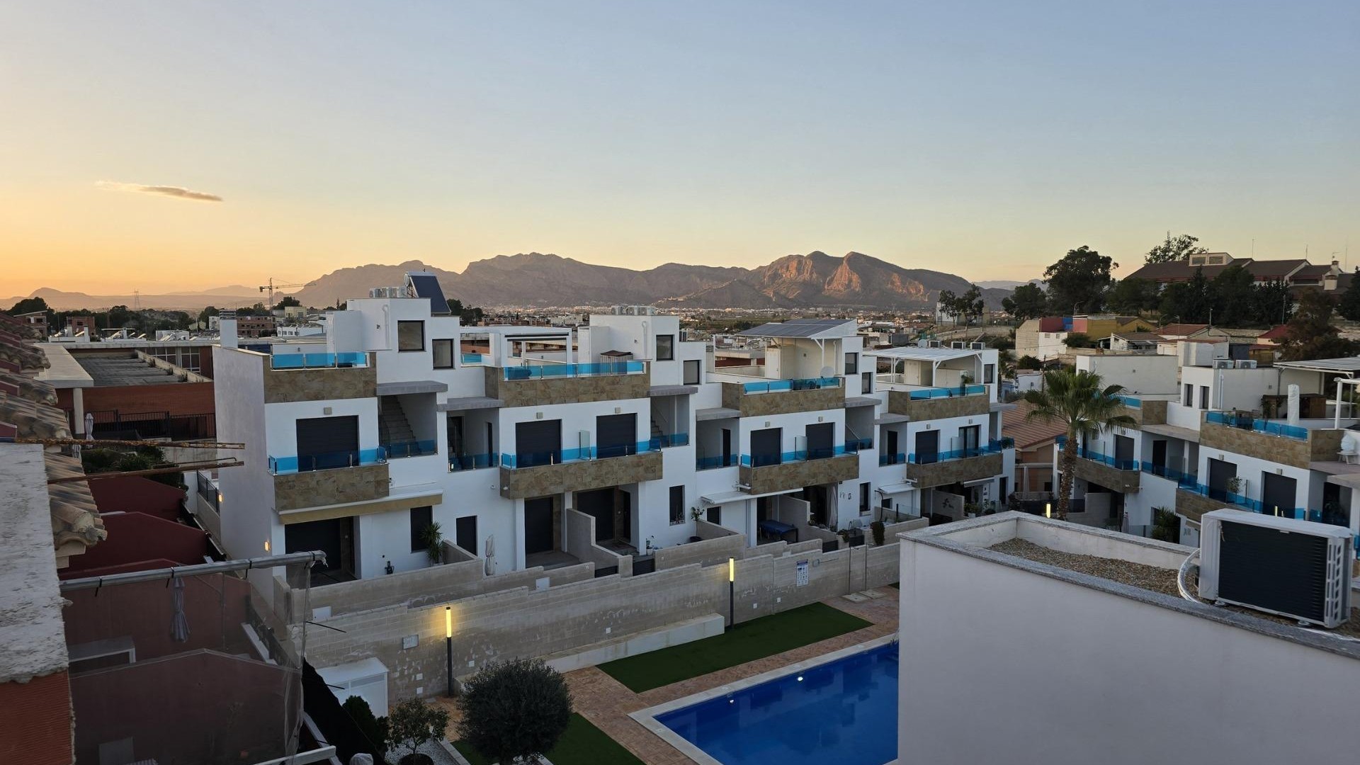 New Build - Stadthaus -
Bigastro - pueblo