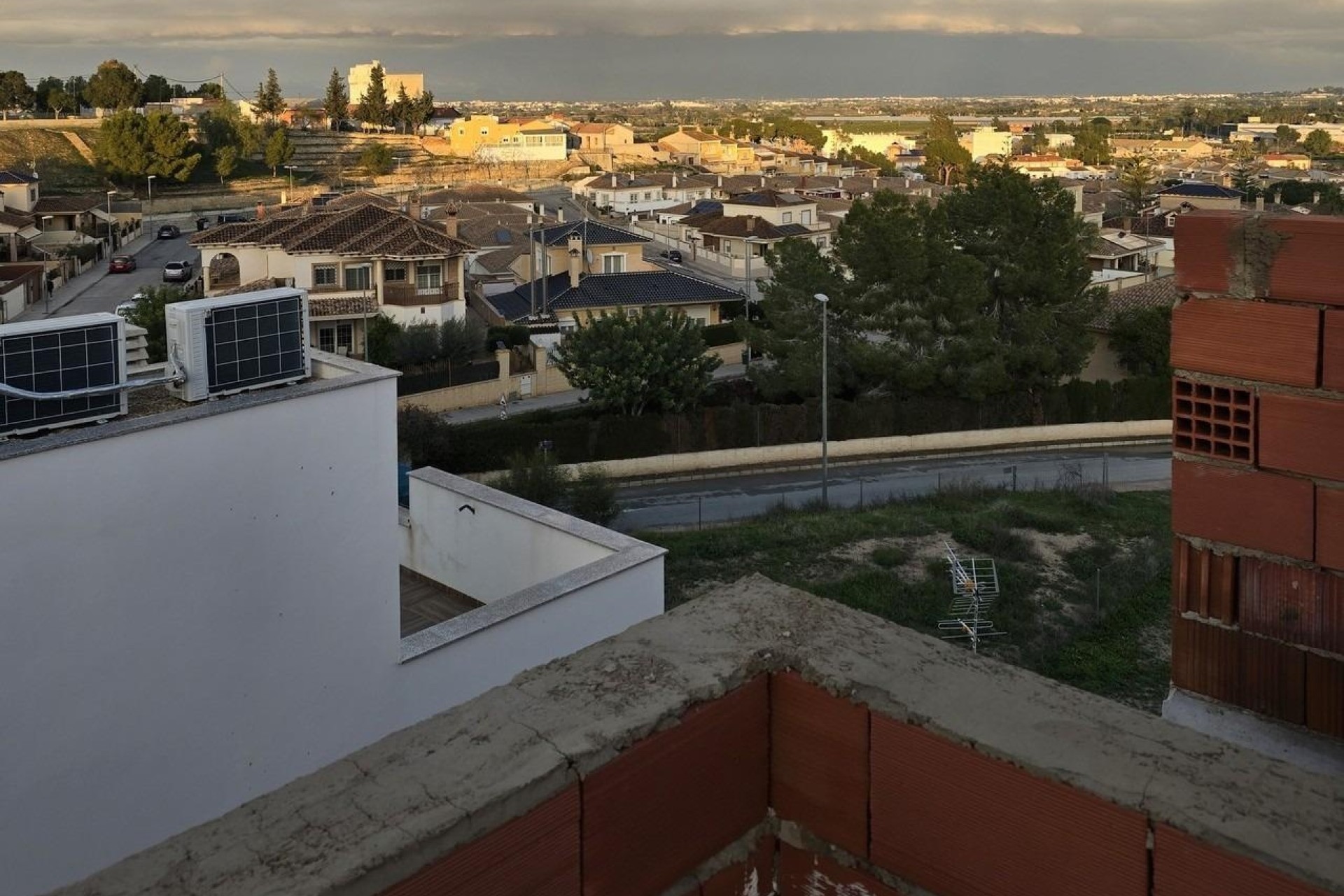 New Build - Stadthaus -
Bigastro - pueblo