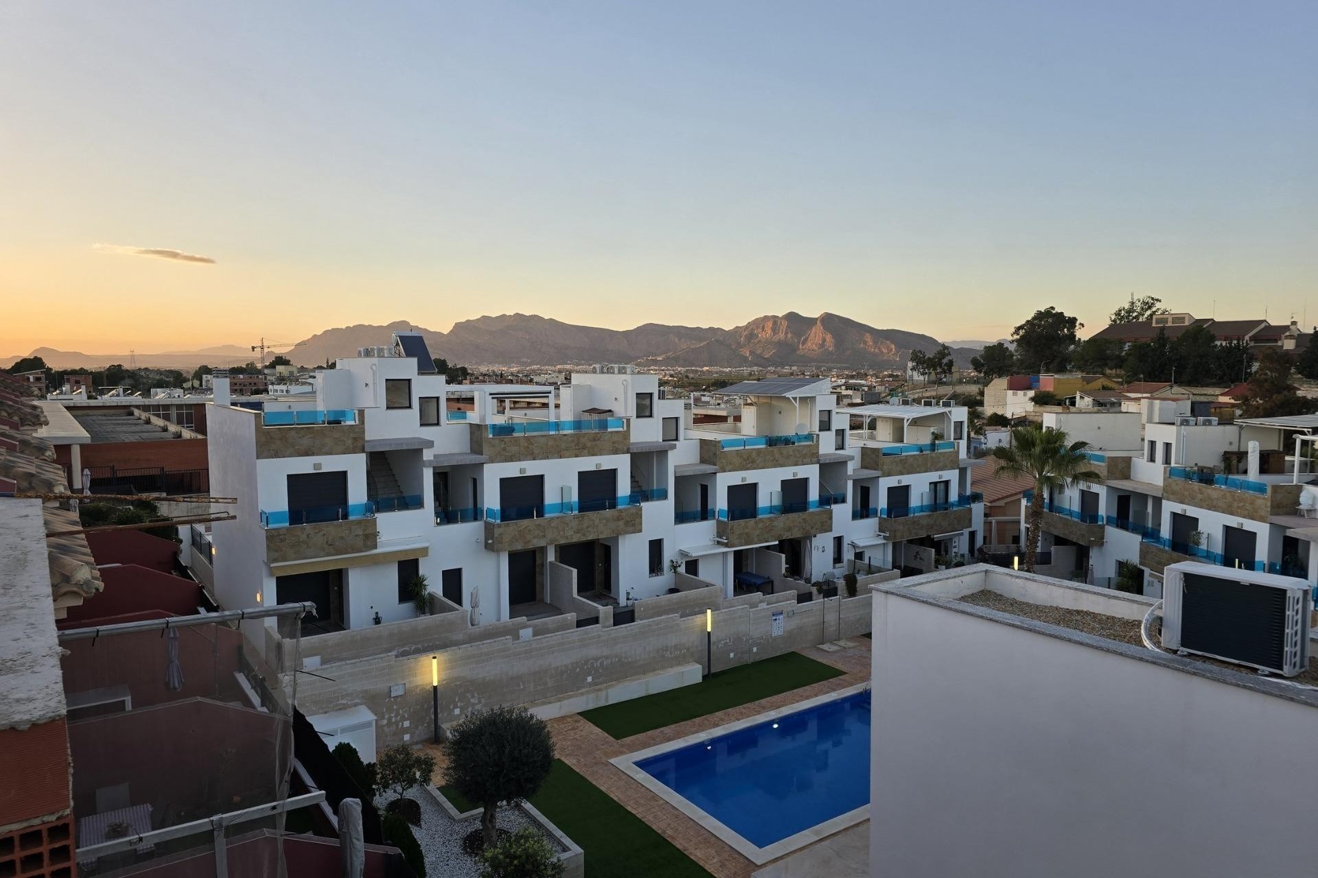 New Build - Stadthaus -
Bigastro - pueblo