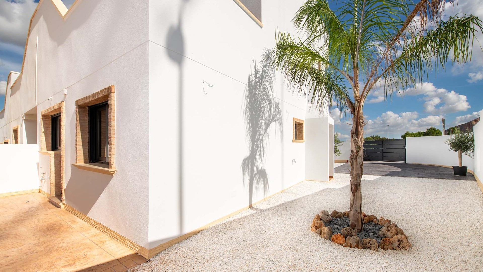 New Build - Stadthaus -
Cox - San Fernando