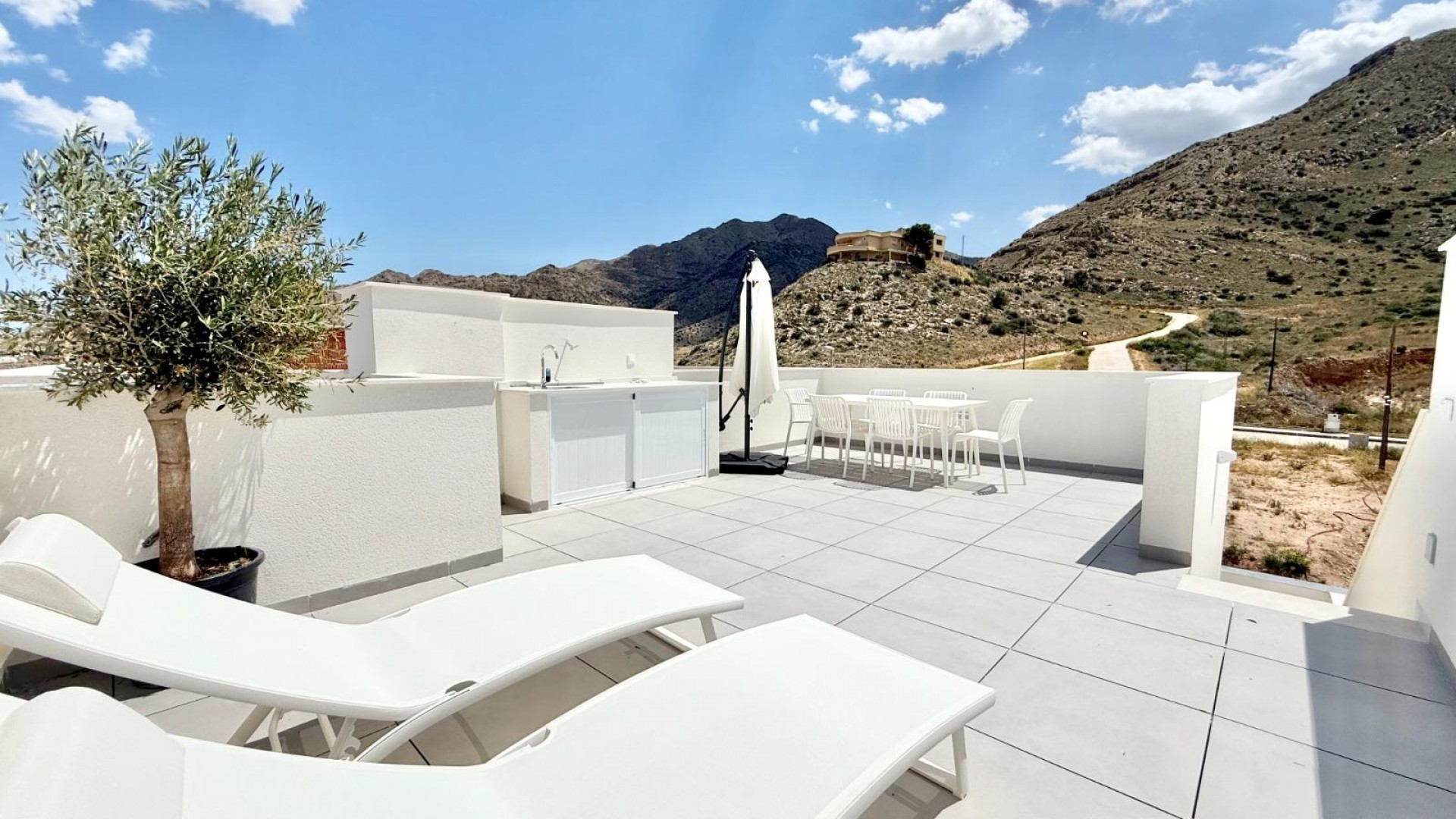 New Build - Town house -
Cox - Sin Zona