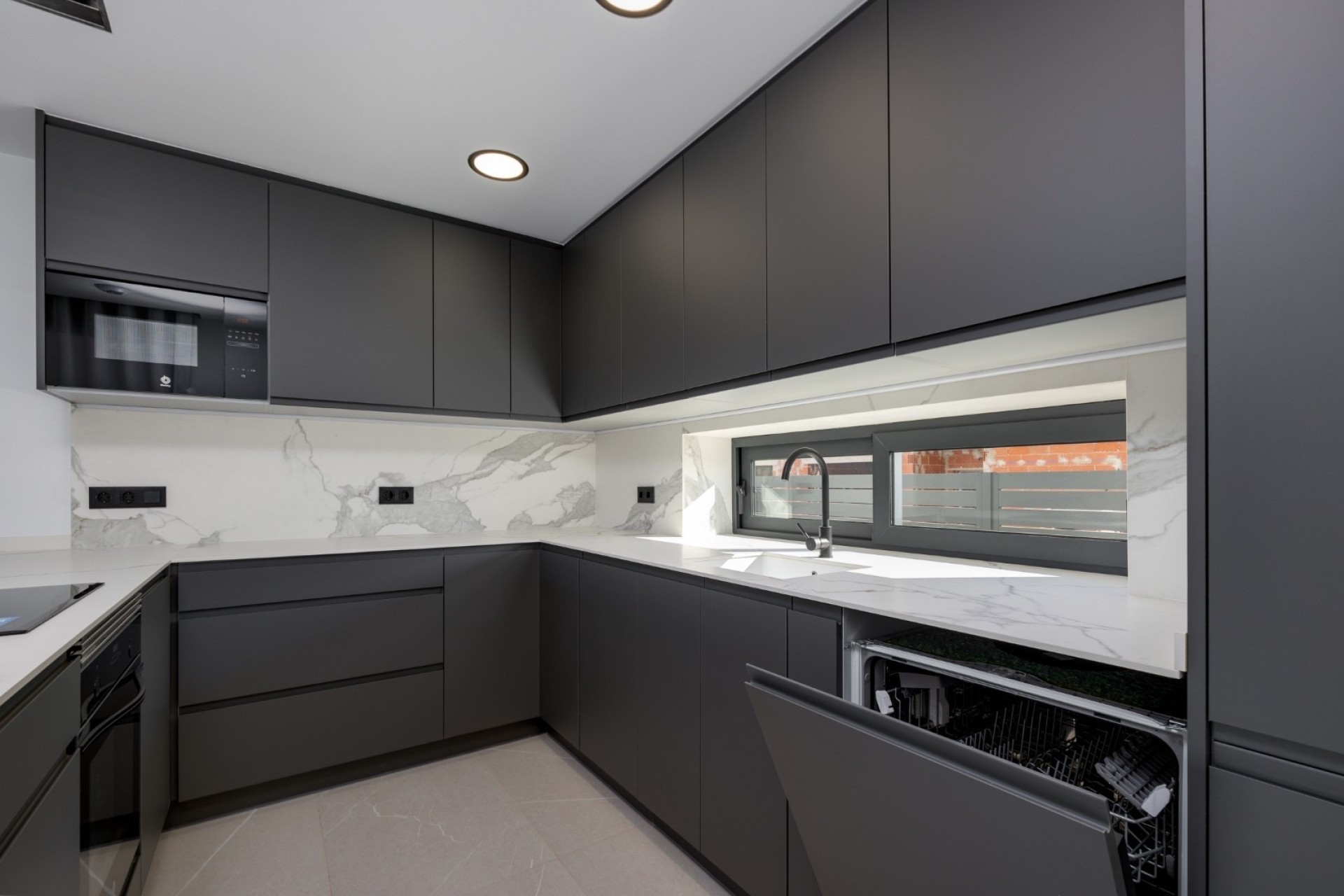 NIEUWBOUW - Halfvrijstaande villa -
Torrevieja - Nueva Torrevieja
