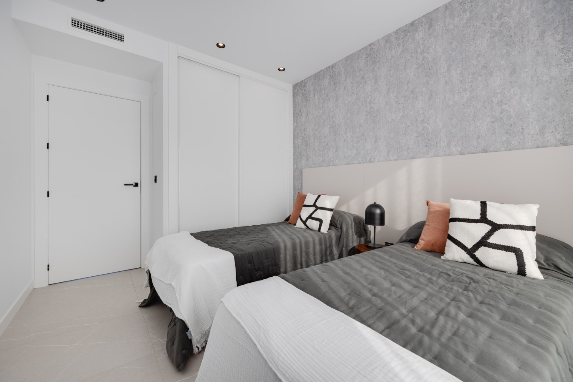NIEUWBOUW - Halfvrijstaande villa -
Torrevieja - Nueva Torrevieja