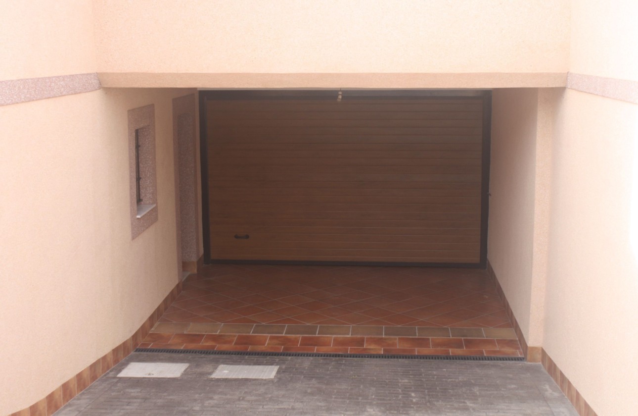 NIEUWBOUW - Halfvrijstaande villa -
Torrevieja