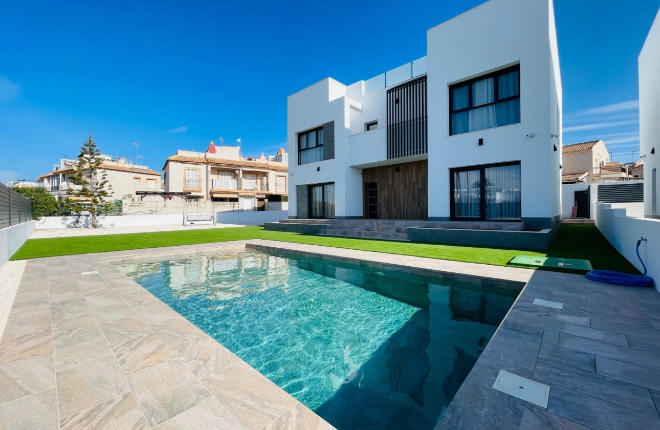 NIEUWBOUW - Vrijstaande Villa -
Torrevieja
