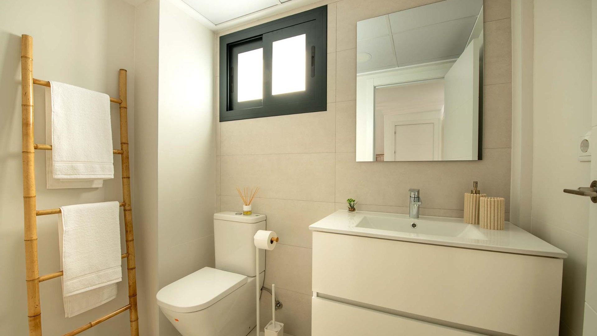 Nouvelle construction - Apartement Flat -
Cox - San Fernando