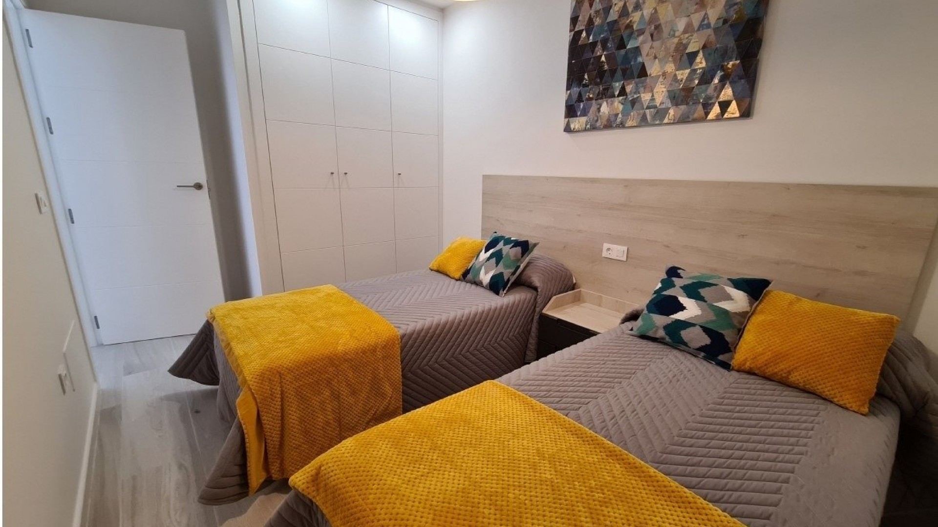 Nowa konstrukcja - Dom miejski -
Avileses