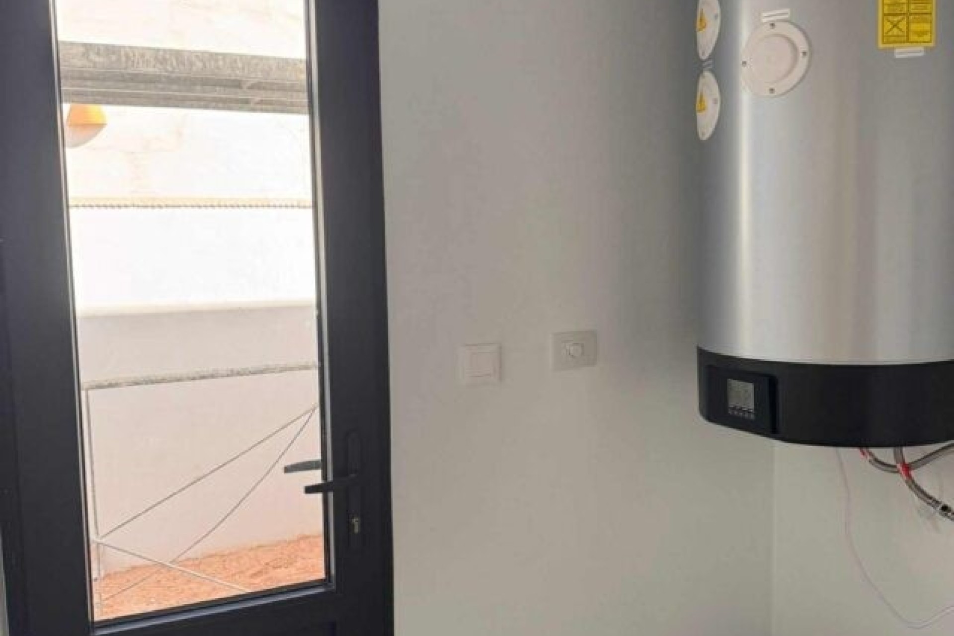 Nowa konstrukcja - Willa w zabudowie bliźniaczej -
La Romana