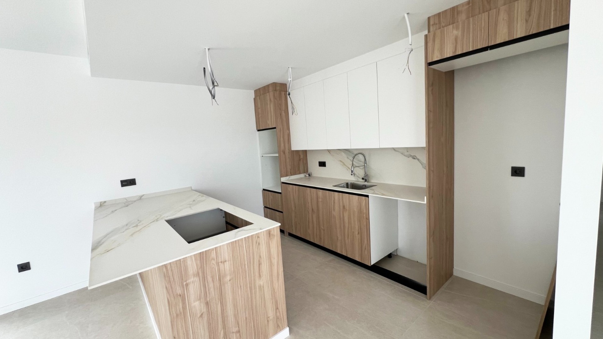 Nowa konstrukcja - Willa wolnostojąca -
Aspe