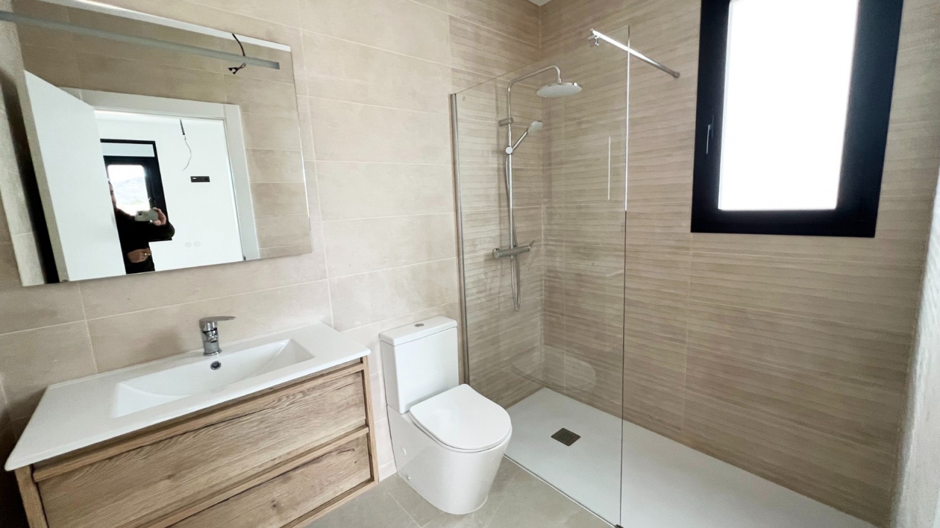 Nowa konstrukcja - Willa wolnostojąca -
Aspe