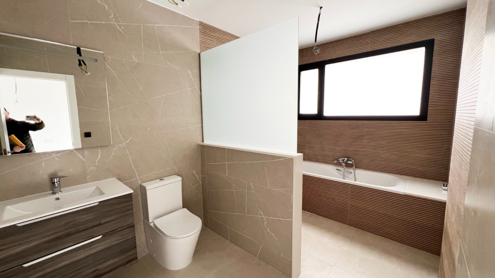 Nowa konstrukcja - Willa wolnostojąca -
Aspe