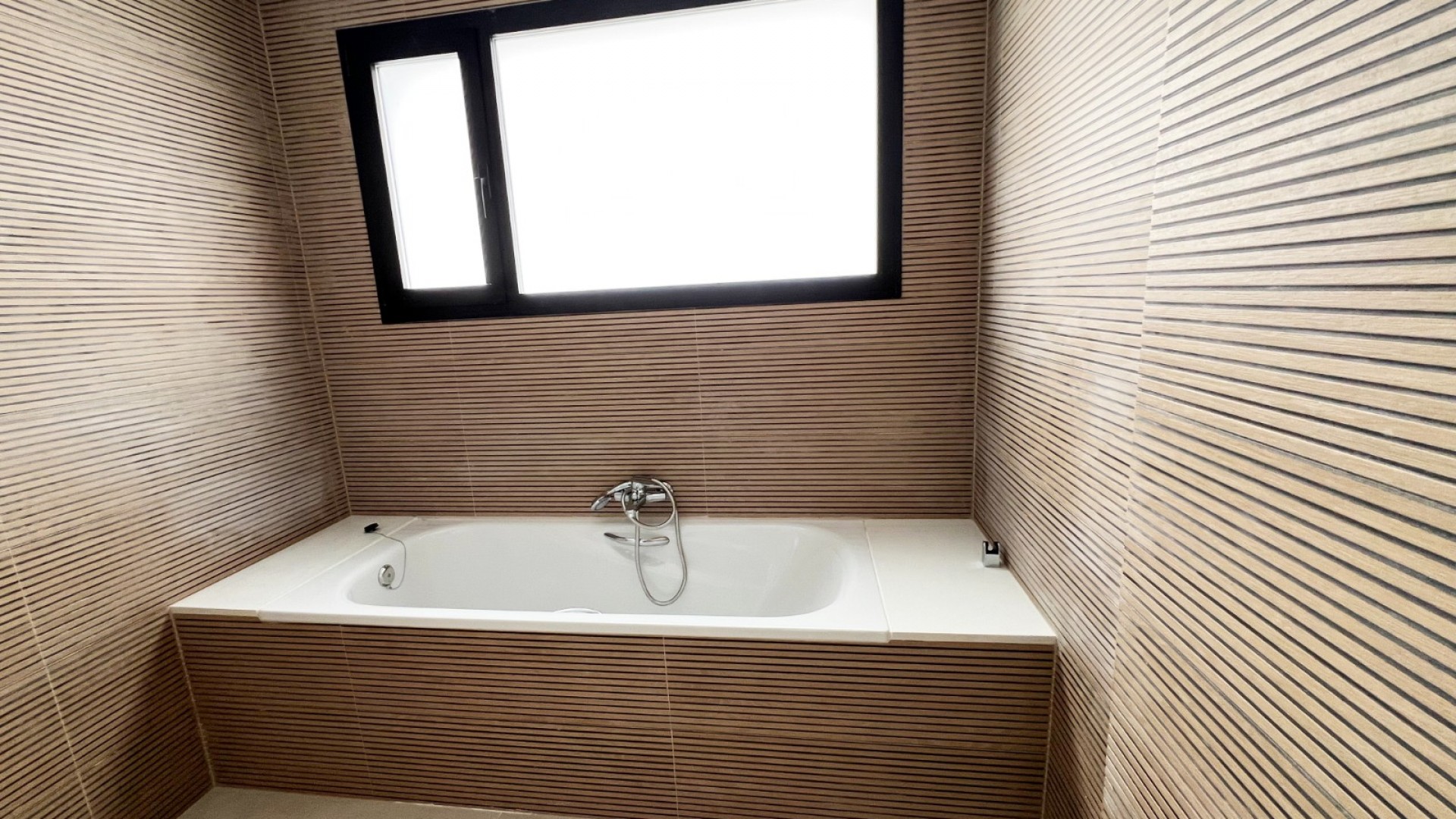 Nowa konstrukcja - Willa wolnostojąca -
Aspe