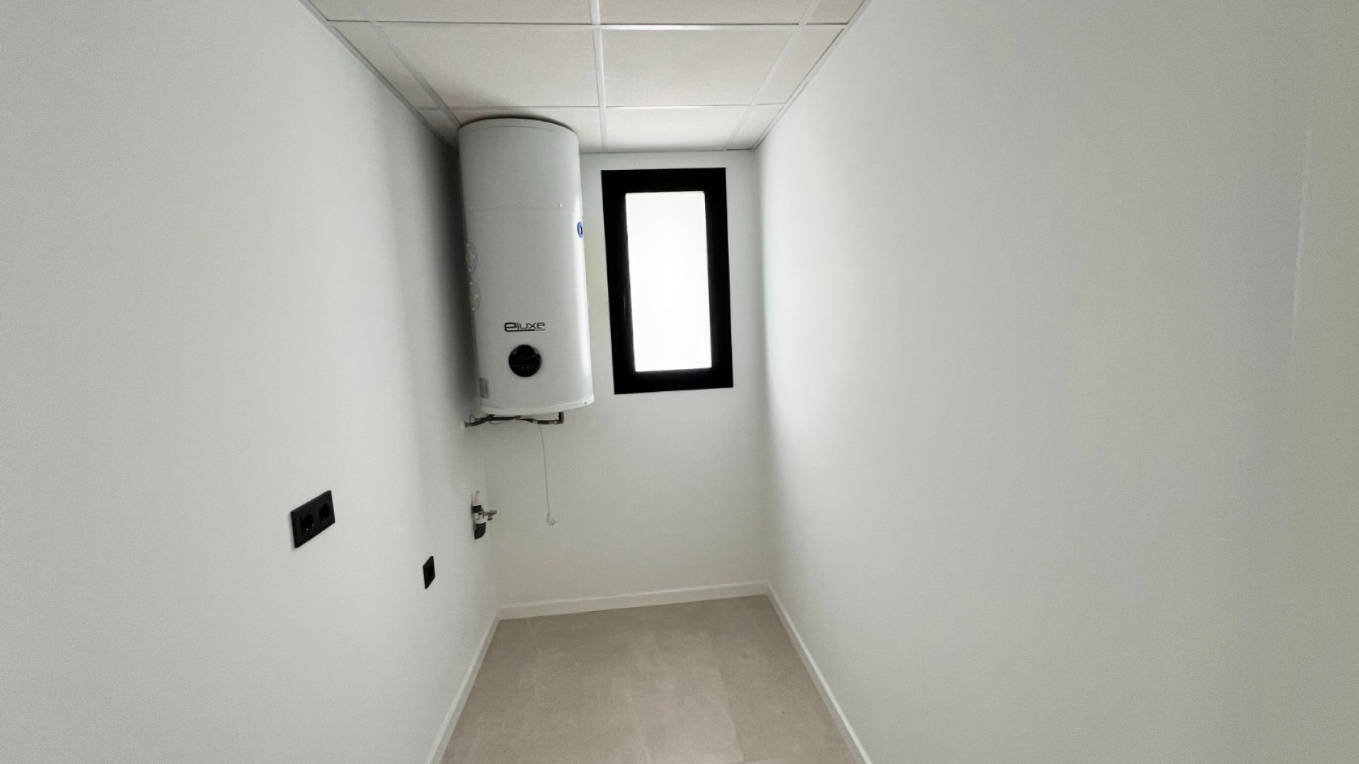 Nowa konstrukcja - Willa wolnostojąca -
Aspe